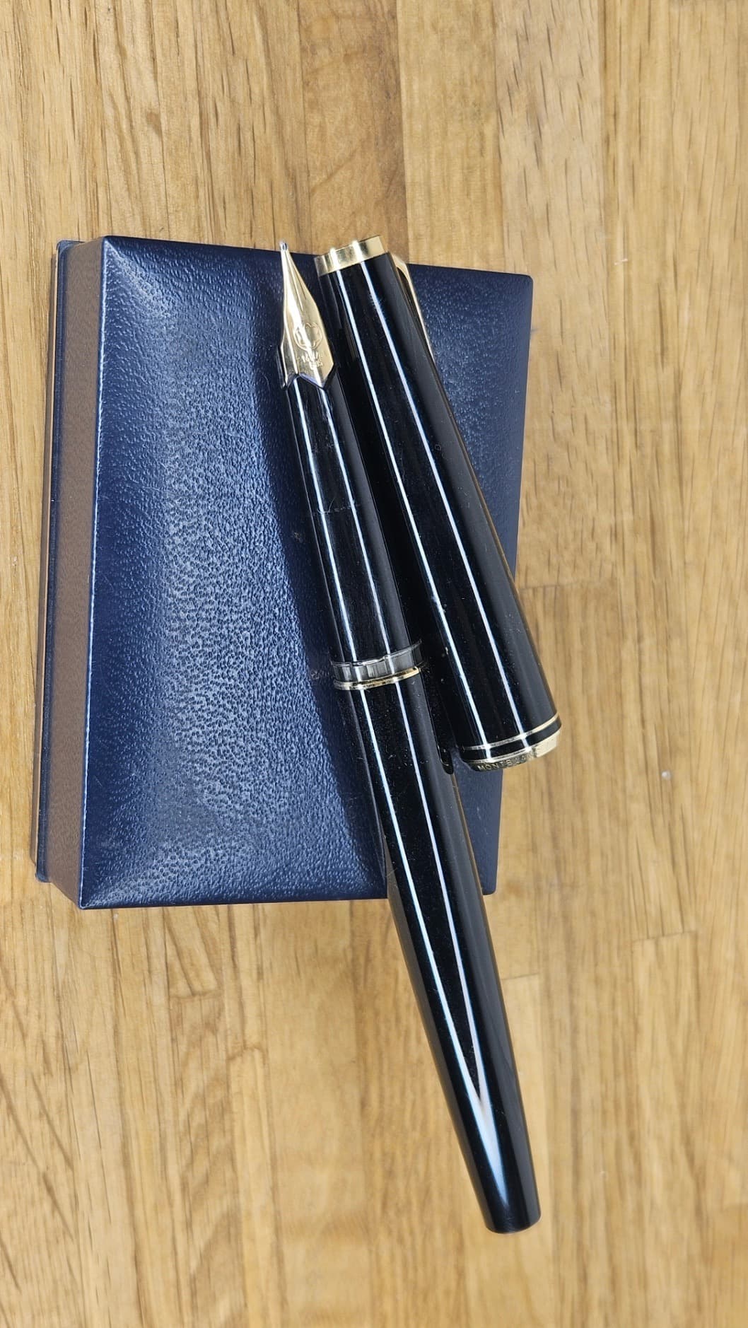 Montblanc Generation (or Meisterstück Classique vintage hooded style variant, likely Generation)