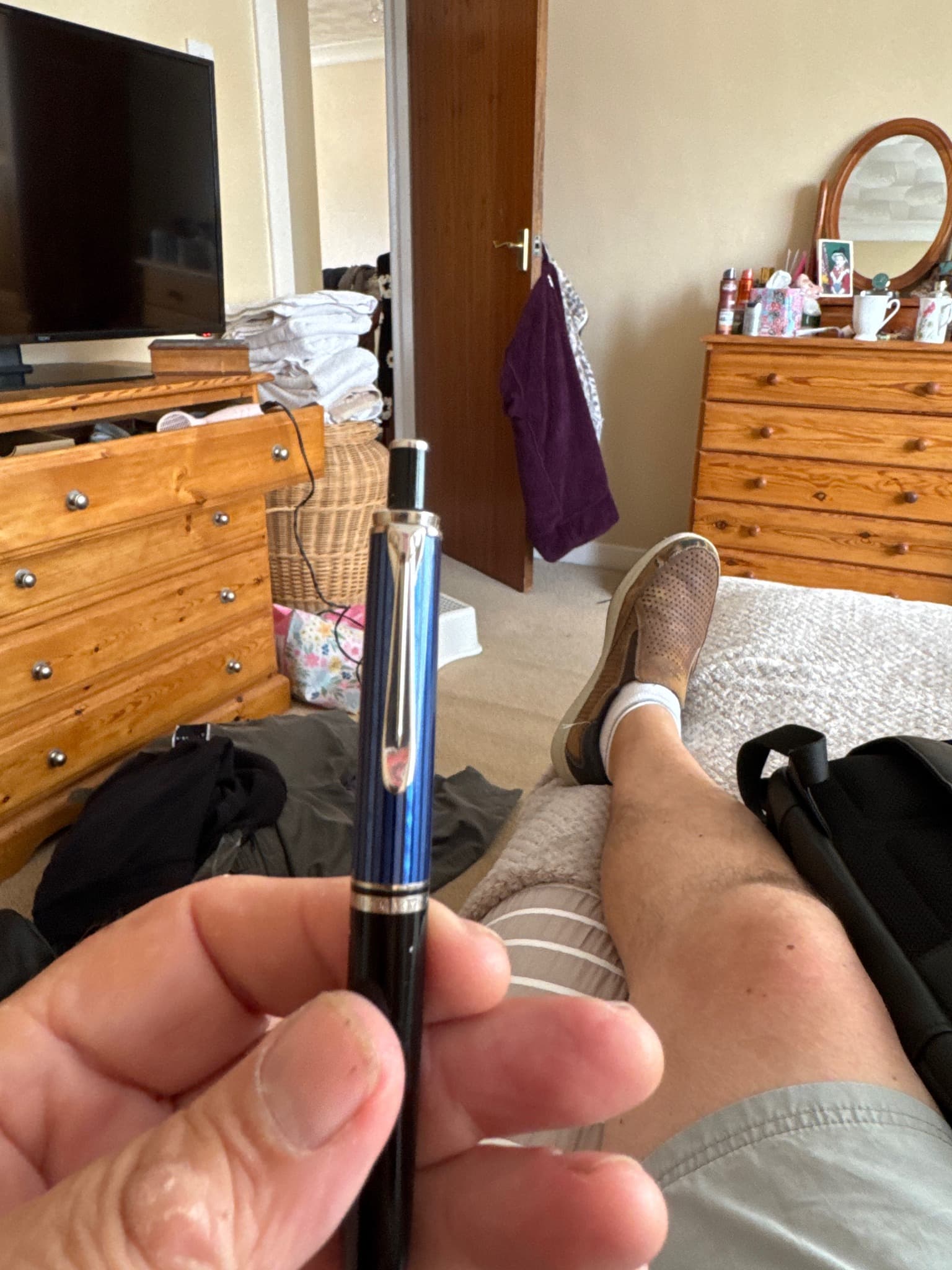 Pelikan Souverän M400 / M600 / M800 Blue-O-Blue or Blue-Stripe (likely K400/K600 Ballpoint or M-Series Fountain Pen capped)