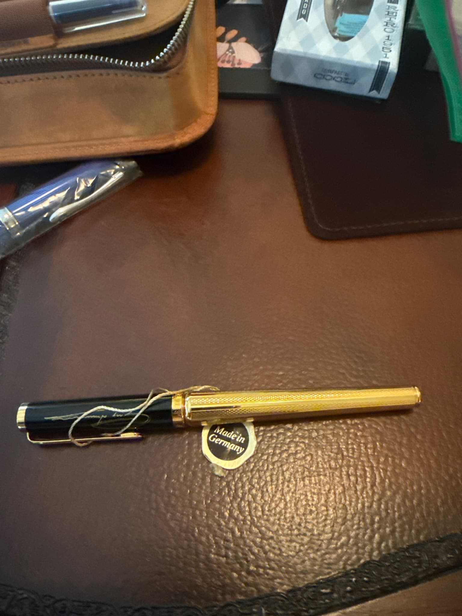 Montblanc Meisterstuck Special Edition / Writers Edition or similar black and gold cap model