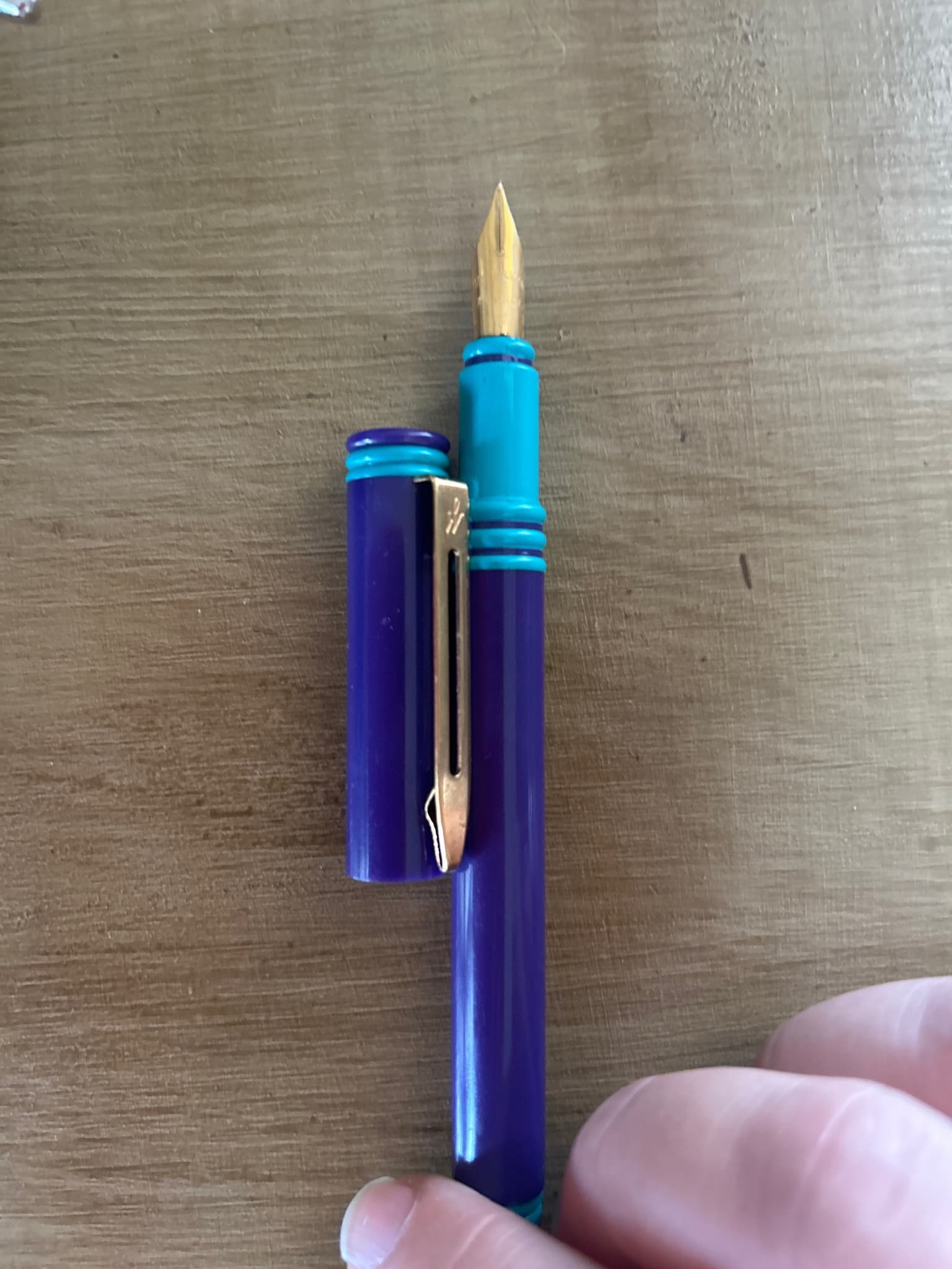 Pelikan Souveran M320 or similar colorful Pelikan vintage variant / souvenir pen