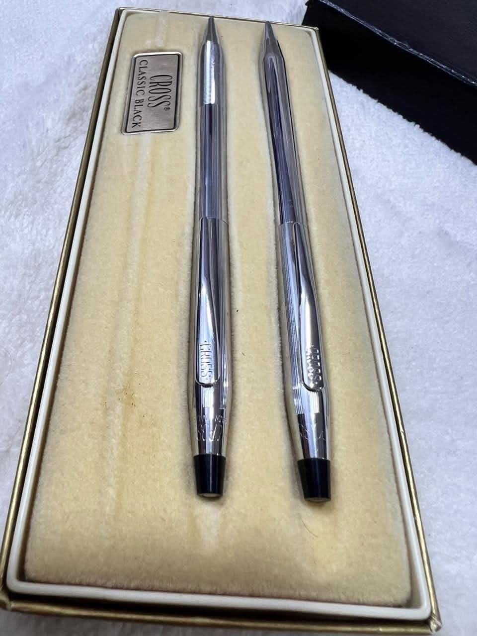Cross Classic Century Lustrous Chrome (or similar Chrome finish)