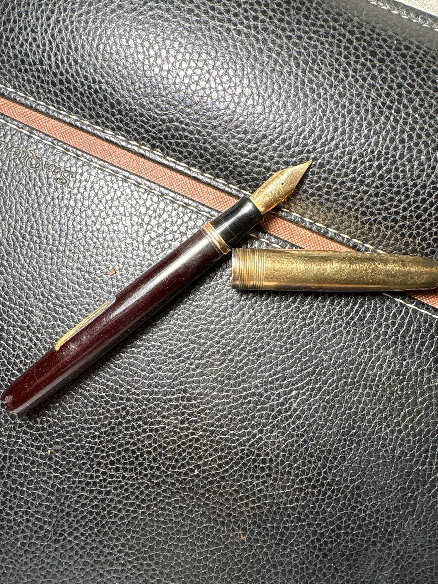 Parker Parker 51 (Vacumatic filling system era, likely Special or similar model variant with a gold-filled cap)