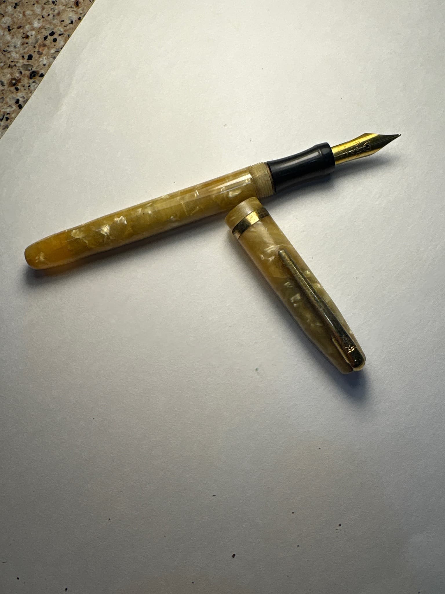 Unknown Vintage Maker Pearlescent Yellow Flat-Top