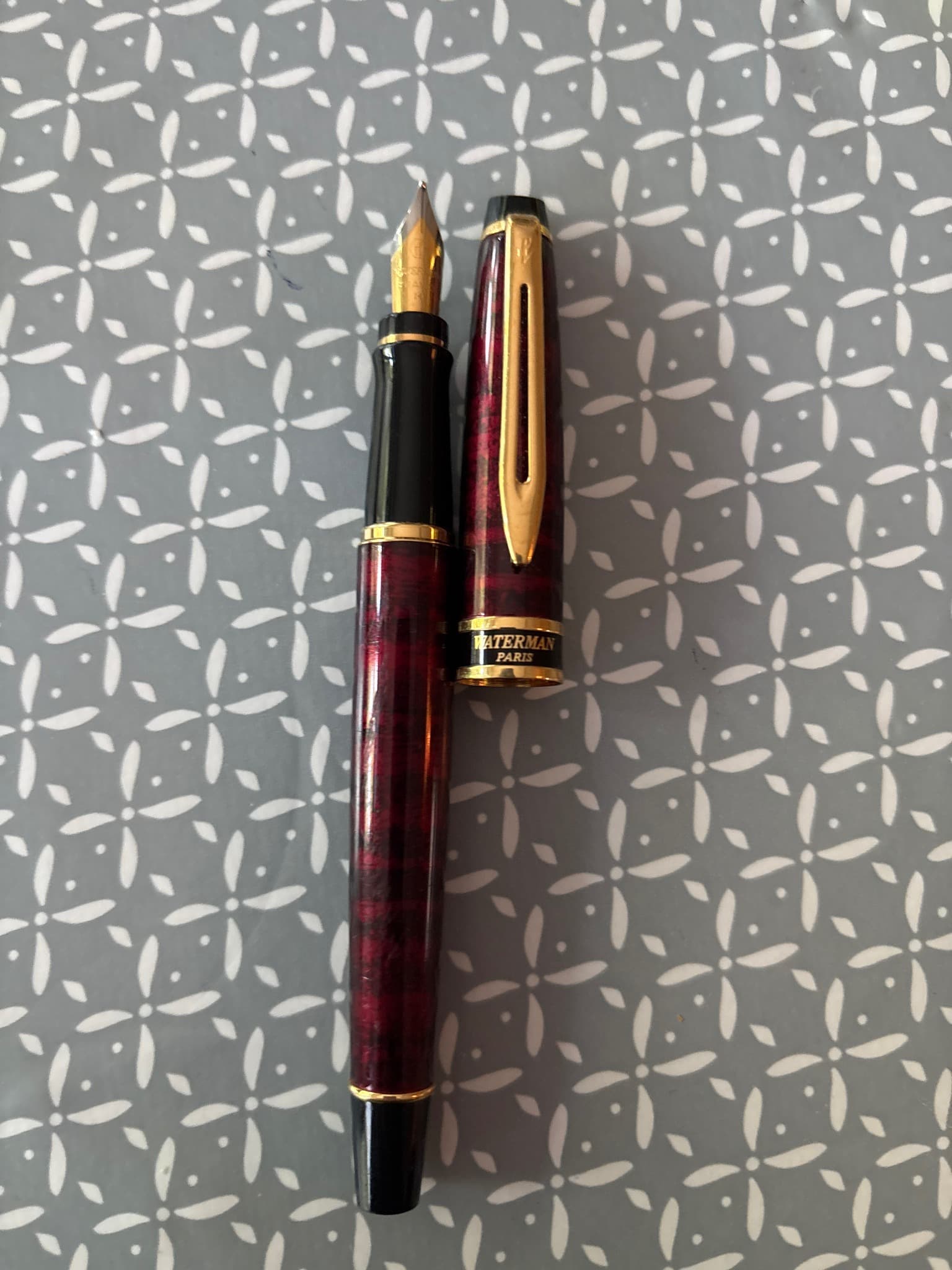 Waterman Carene (or Exception / Ici et La style depending on exact lines, likely a Carene or Charleston related marbled finish variant, specifically the Carene Amber / Red Marble)