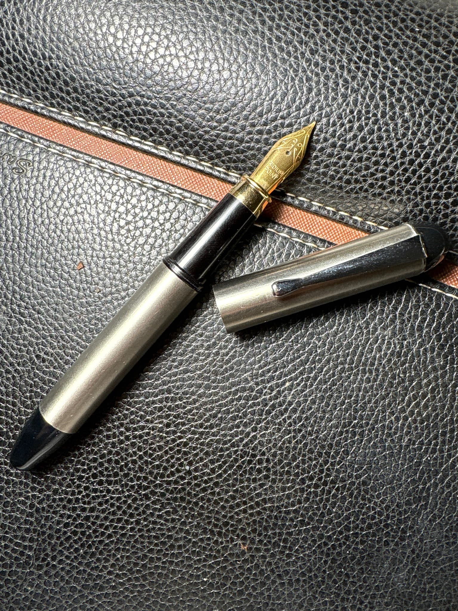 Generic / Unbranded (often branded as Jinhao or Hero style in modern production) Generic Metal-Body Fountain Pen