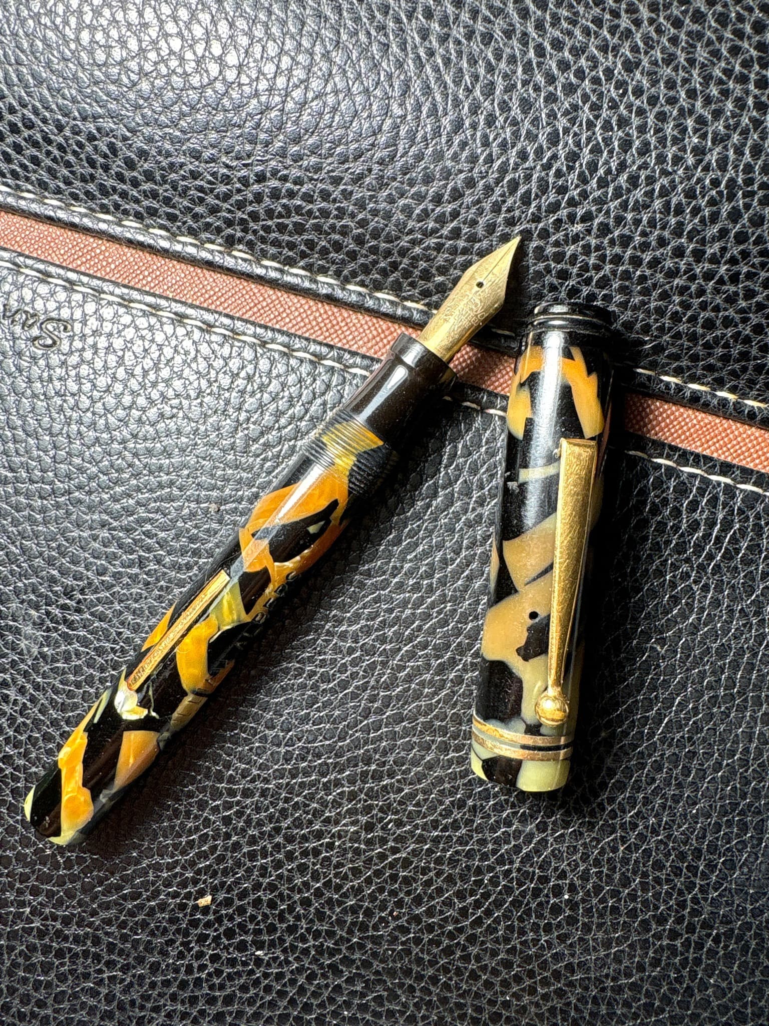 Connoisseur / Vintage Unbranded Celluloid Flat-Top Pocket Fountain Pen
