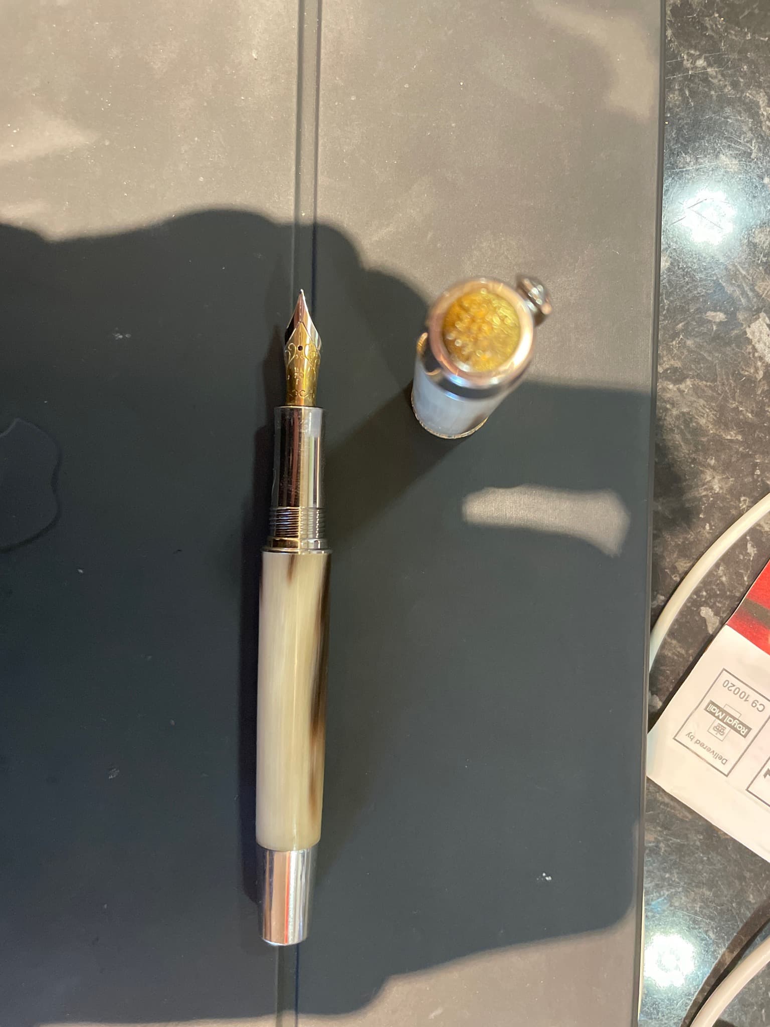 Unknown / Artisan / Bespoke Custom Horn Fountain Pen